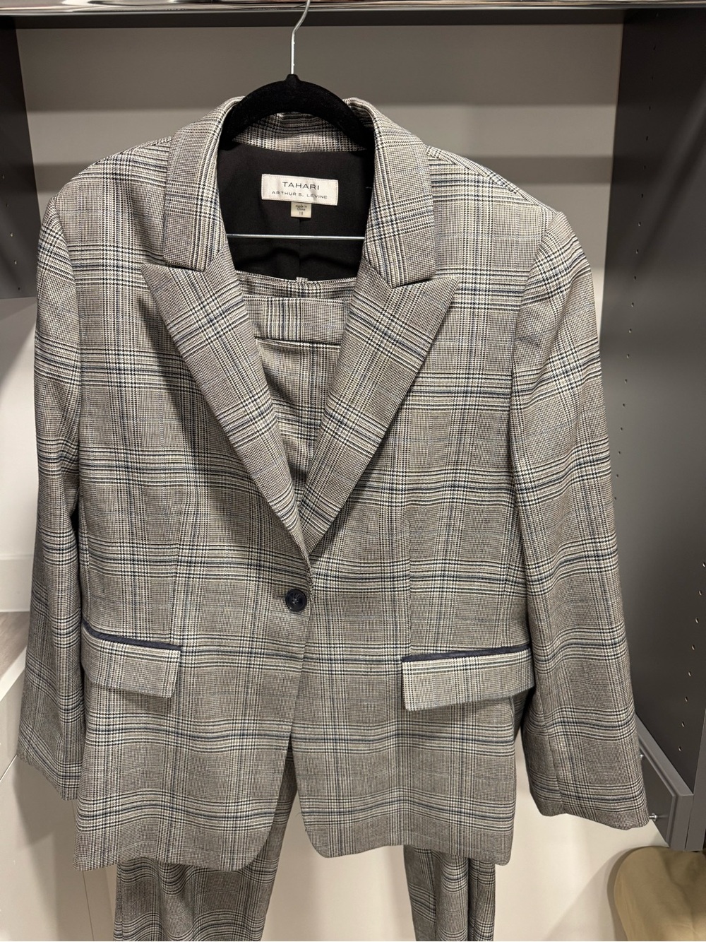 Tahari ASL gray/blue Plaid Women's Two Piece Pant Suit